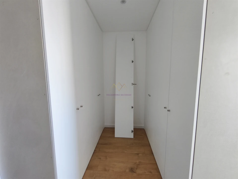 Apartamento T5 para Venda em Carnaxide e Queijas Foto 29