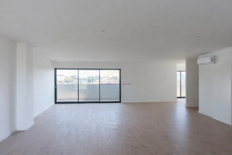 Apartamento T5 para Venda em Carnaxide e Queijas Foto 6