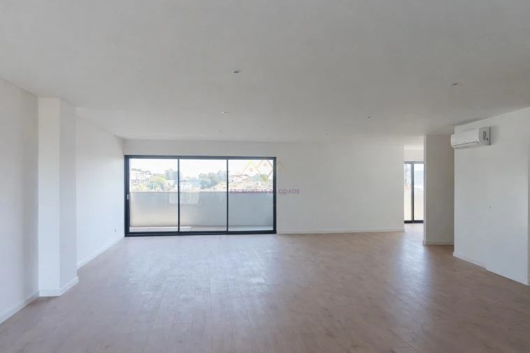 Apartamento T5 para Venda em Carnaxide e Queijas Foto 5