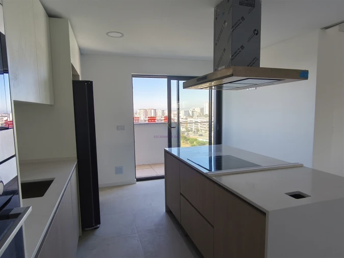 Apartamento T5 para Venda em Carnaxide e Queijas Foto 13