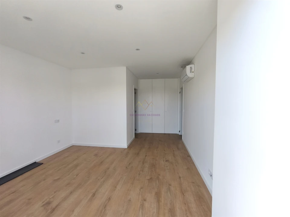 Apartamento T5 para Venda em Carnaxide e Queijas Foto 22