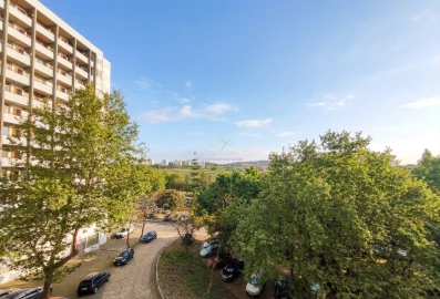 Apartamento T3 para Venda em Santo António dos Cavaleiros e Frielas
