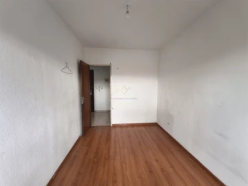 Apartamento T3 para Venda em Santo António dos Cavaleiros e Frielas
