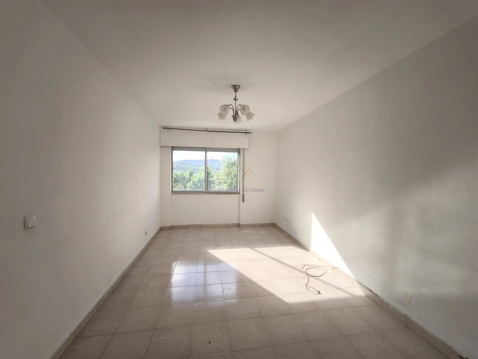 Apartamento T3 para Venda em Santo António dos Cavaleiros e Frielas Foto 2