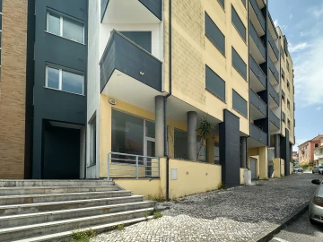 Loja para Arrendamento em Torres Novas (São Pedro), Lapas e Ribeira Branca