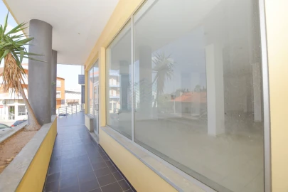 Loja para Arrendamento em Torres Novas (São Pedro), Lapas e Ribeira Branca