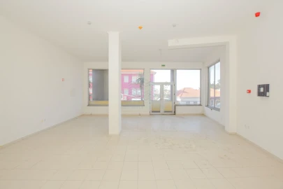 Loja para Arrendamento em Torres Novas (São Pedro), Lapas e Ribeira Branca