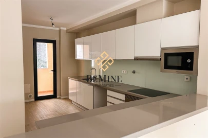 Apartamento T3 para Arrendamento em Funchal (Santa Maria Maior)