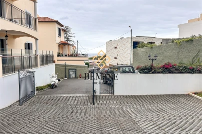 Apartamento T3 para Arrendamento em Funchal (Santa Maria Maior)