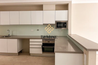 Apartamento T3 para Arrendamento em Funchal (Santa Maria Maior)