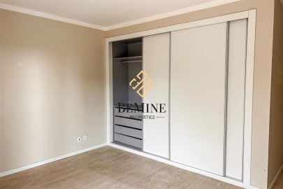 Apartamento T3 para Arrendamento em Funchal (Santa Maria Maior)