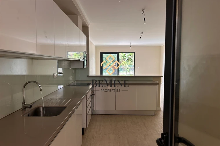Apartamento T3 para Arrendamento em Funchal (Santa Maria Maior) Foto 13