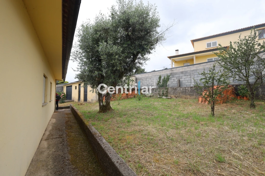 Moradia T3 para Venda em Mundão Foto 7