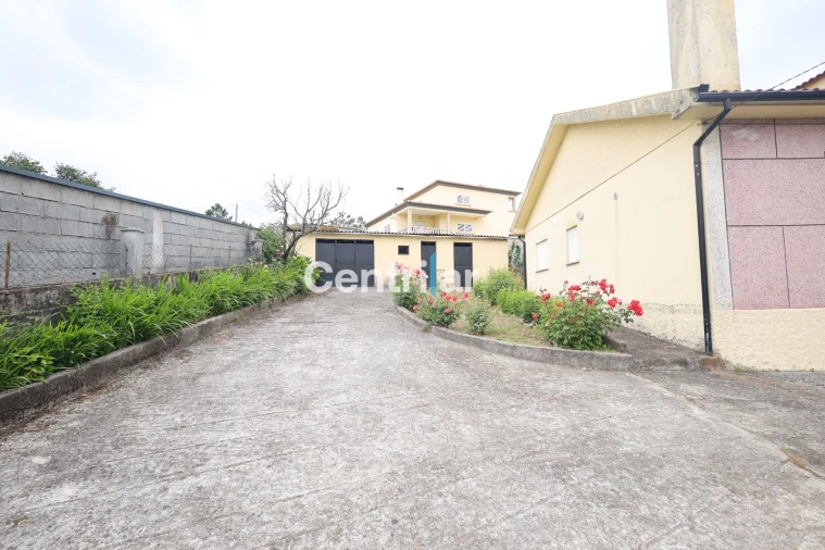 Moradia T3 para Venda em Mundão Foto 3