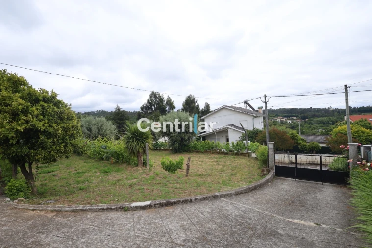 Moradia T3 para Venda em Mundão Foto 25