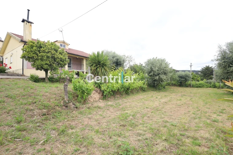 Moradia T3 para Venda em Mundão Foto 29