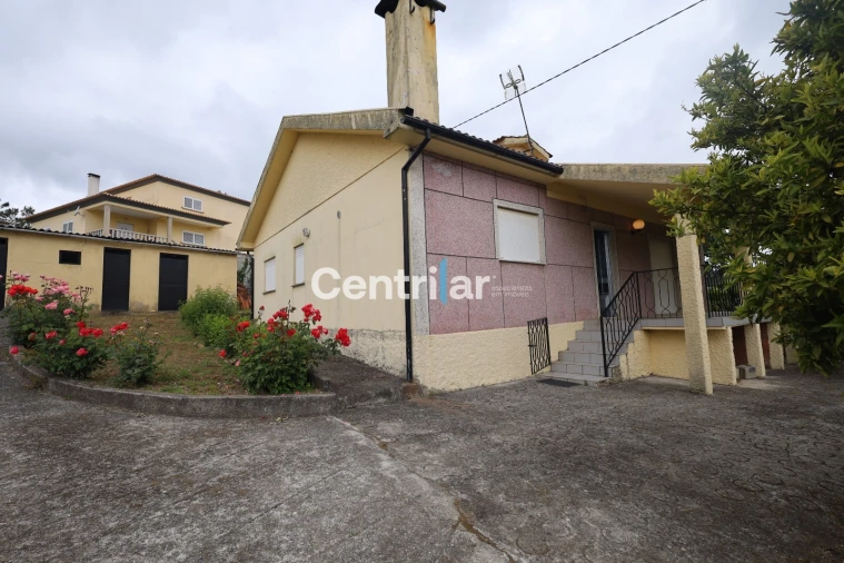 Moradia T3 para Venda em Mundão Foto 23