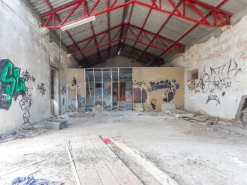 Armazém para Venda em Alcanena e Vila Moreira