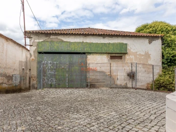 Armazém para Venda em Alcanena e Vila Moreira