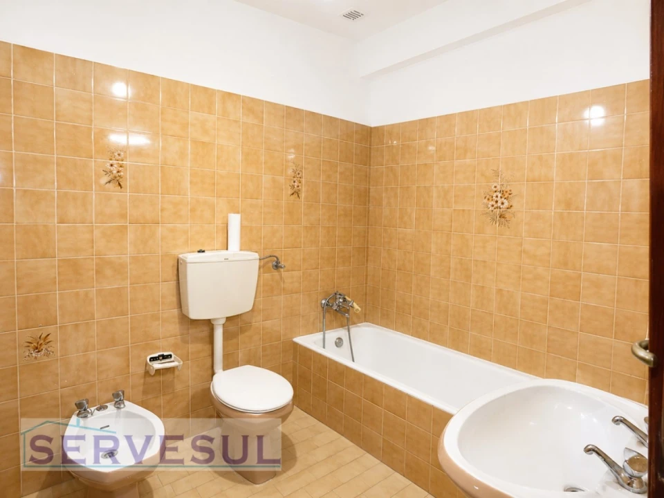 Apartamento T4 para Venda em São Bartolomeu de Messines Foto 13