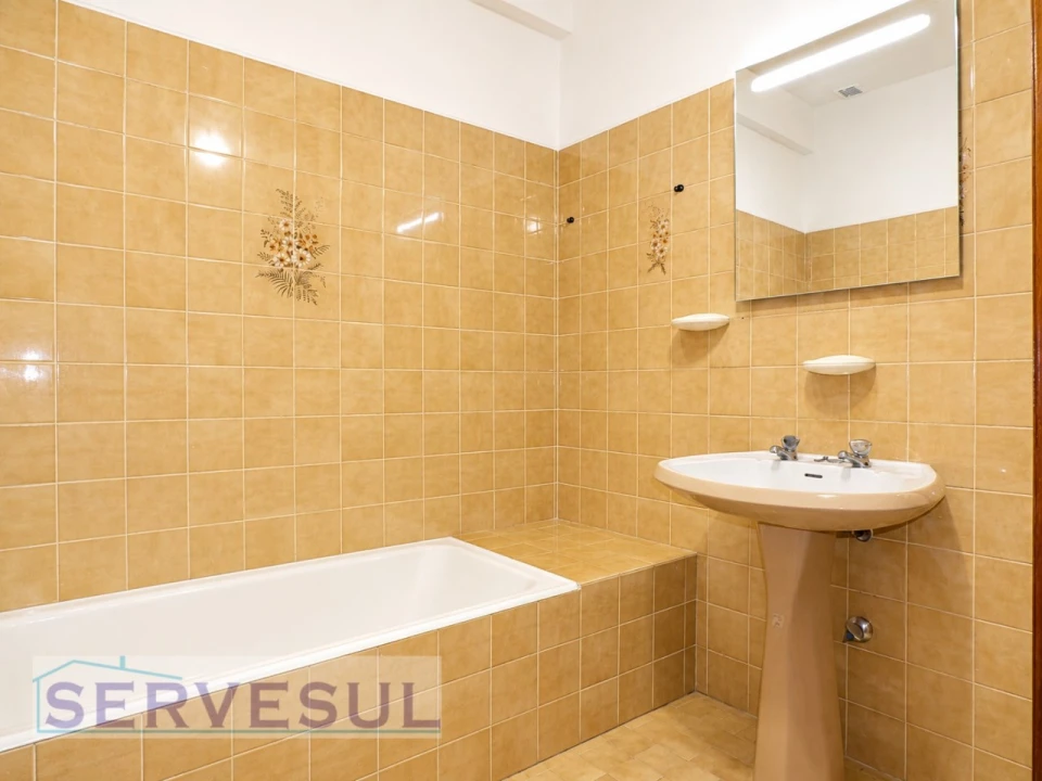 Apartamento T4 para Venda em São Bartolomeu de Messines Foto 15