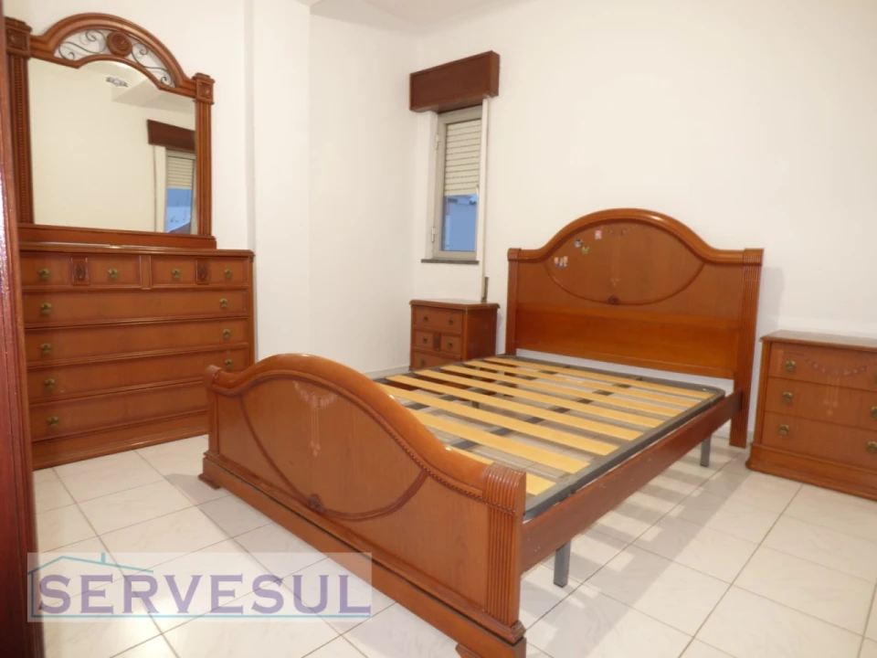 Apartamento T4 para Venda em São Bartolomeu de Messines Foto 9