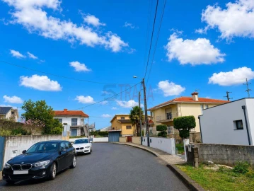 Terreno para Venda em Campos e Louredo