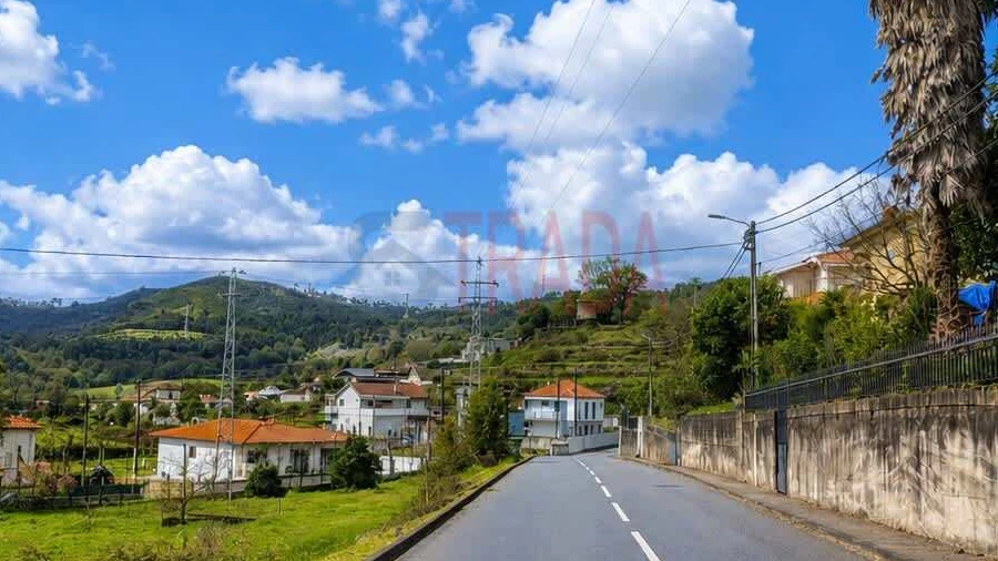 Terreno para Venda em Campos e Louredo