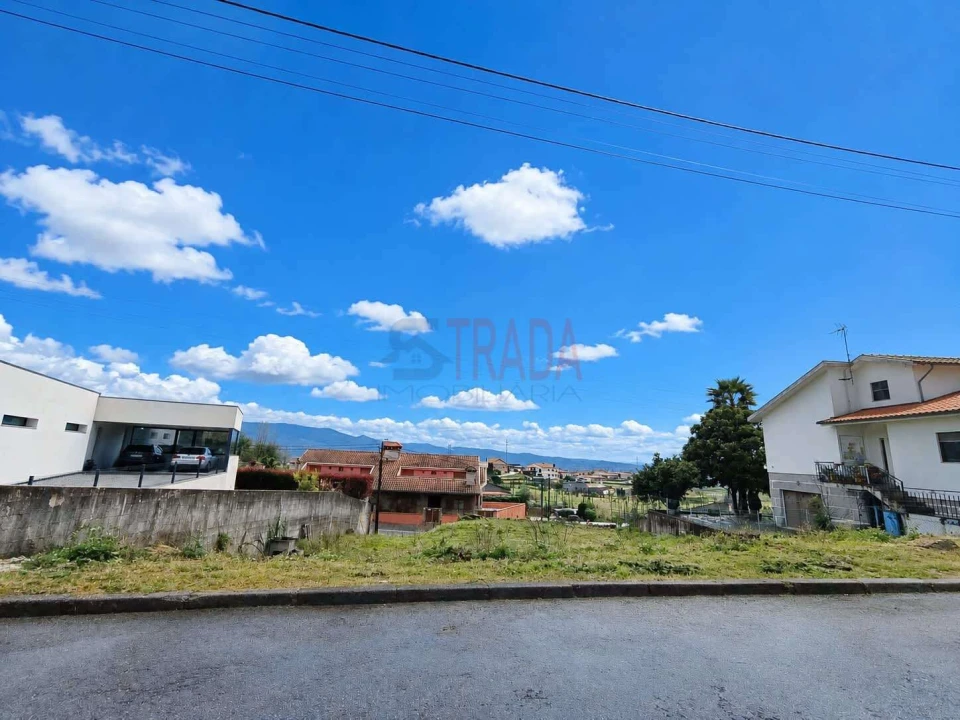 Terreno para Venda em Campos e Louredo Foto 3