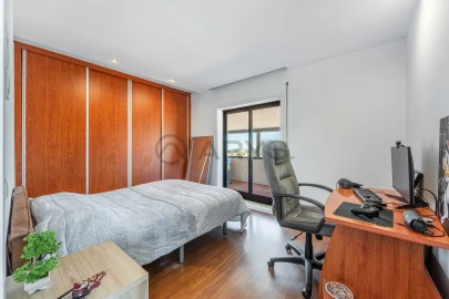 Apartamento T5 para Venda em Santa Marinha e São Pedro da Afurada