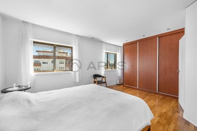 Apartamento T5 para Venda em Santa Marinha e São Pedro da Afurada