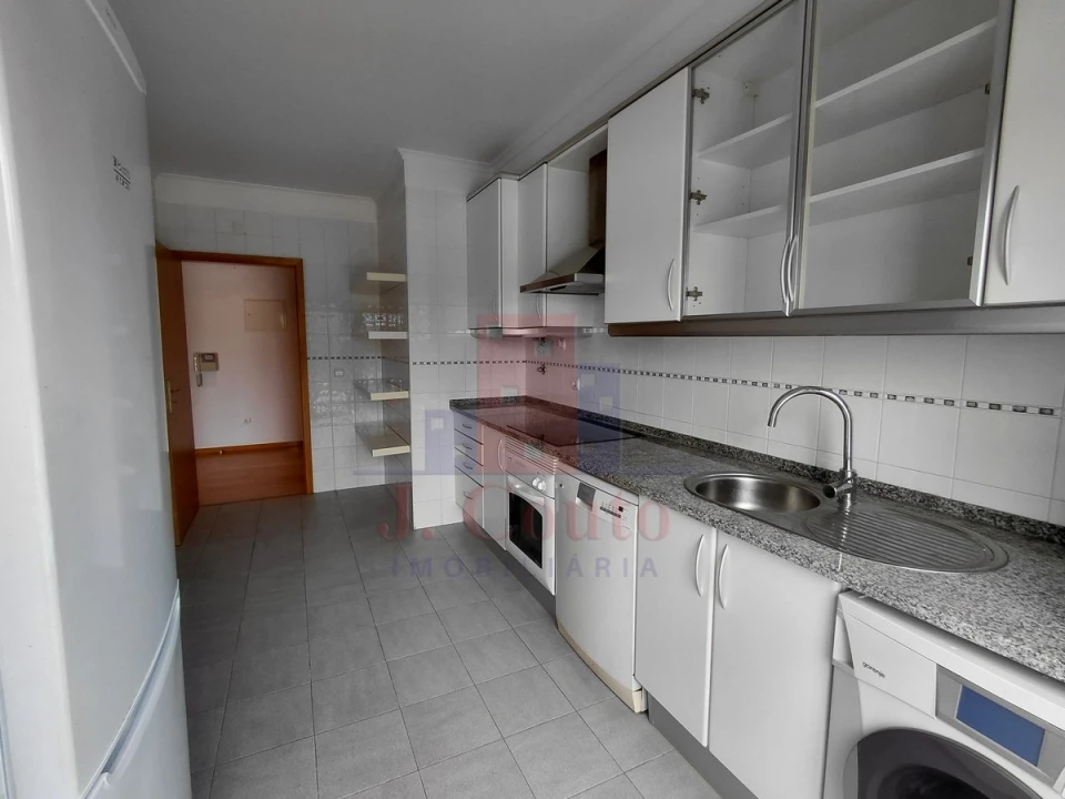 Apartamento T2 para Arrendamento em Caldas da Rainha - Santo Onofre e Serra do Bouro Foto 1