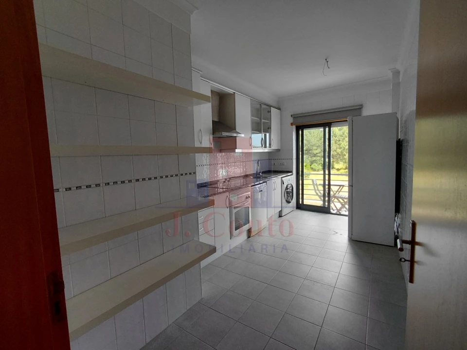 Apartamento T2 para Arrendamento em Caldas da Rainha - Santo Onofre e Serra do Bouro Foto 2