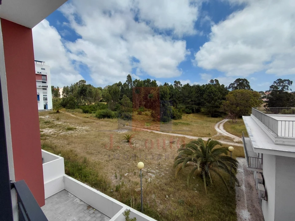 Apartamento T2 para Arrendamento em Caldas da Rainha - Santo Onofre e Serra do Bouro Foto 9