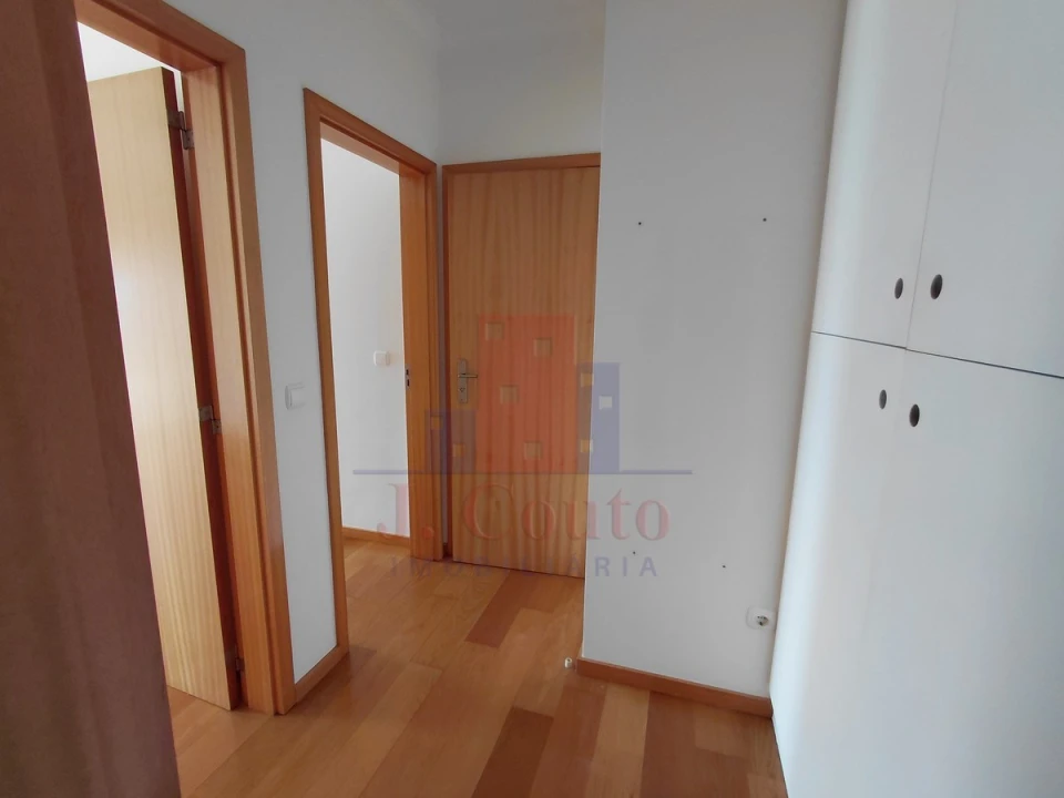 Apartamento T2 para Arrendamento em Caldas da Rainha - Santo Onofre e Serra do Bouro Foto 11