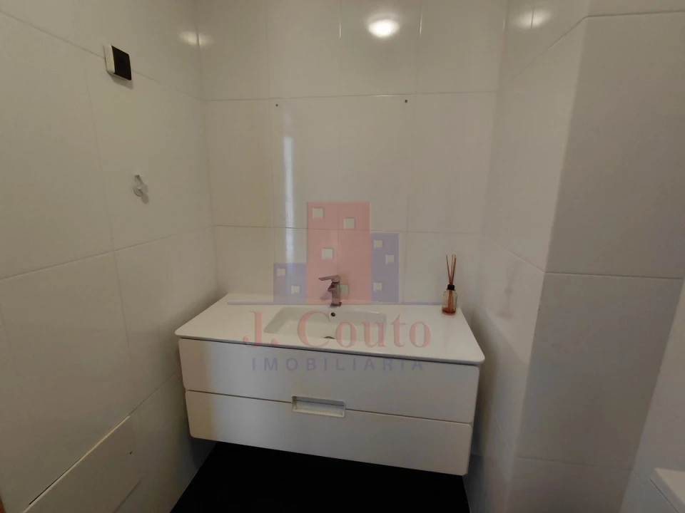 Apartamento T2 para Arrendamento em Caldas da Rainha - Santo Onofre e Serra do Bouro Foto 16