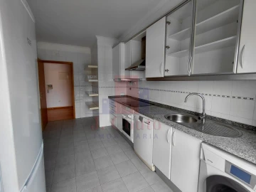 Apartamento T2 para Arrendamento em Caldas da Rainha - Santo Onofre e Serra do Bouro