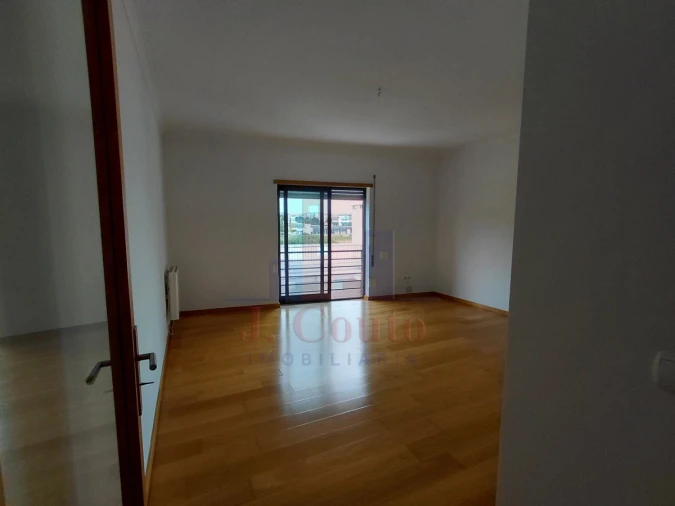 Apartamento T2 para Arrendamento em Caldas da Rainha - Santo Onofre e Serra do Bouro Foto 6