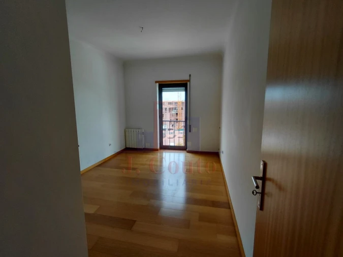Apartamento T2 para Arrendamento em Caldas da Rainha - Santo Onofre e Serra do Bouro Foto 14