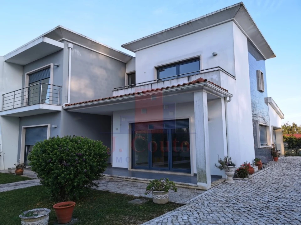 Moradia T4 para Arrendamento em Alfeizerão Foto 2