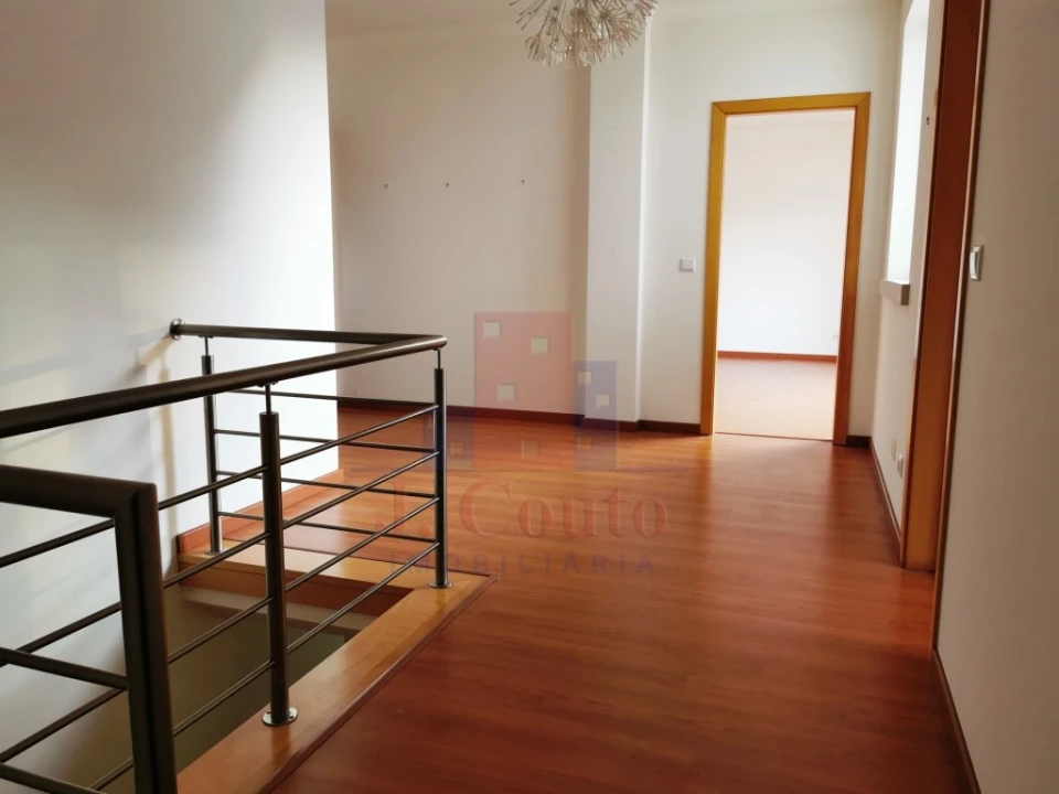 Moradia T4 para Arrendamento em Alfeizerão Foto 18