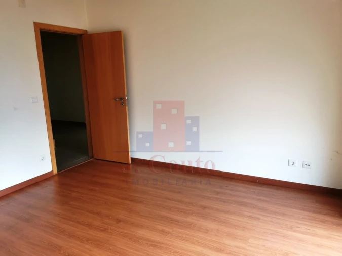 Moradia T4 para Arrendamento em Alfeizerão Foto 14