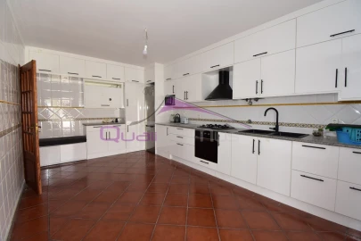 Moradia T4 para Venda em São João Baptista
