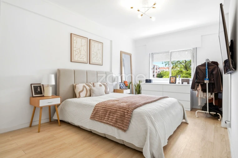 Apartamento T2 para Venda em Rio de Mouro Foto 5