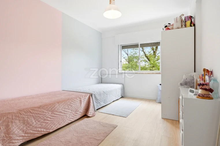 Apartamento T2 para Venda em Rio de Mouro Foto 11