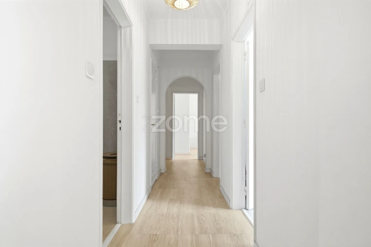 Apartamento T2 para Venda em Rio de Mouro Foto 7