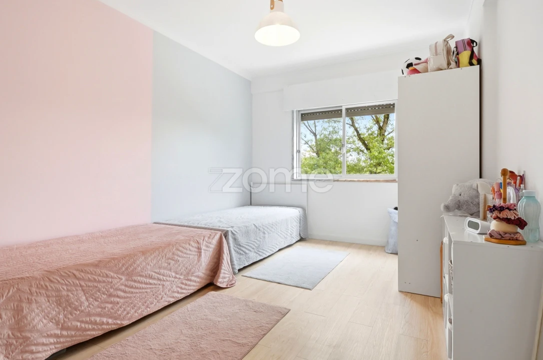 Apartamento T2 para Venda em Rio de Mouro Foto 11
