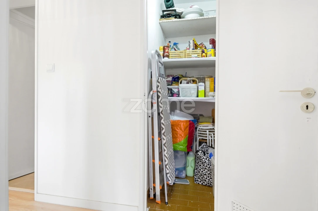Apartamento T2 para Venda em Rio de Mouro Foto 17