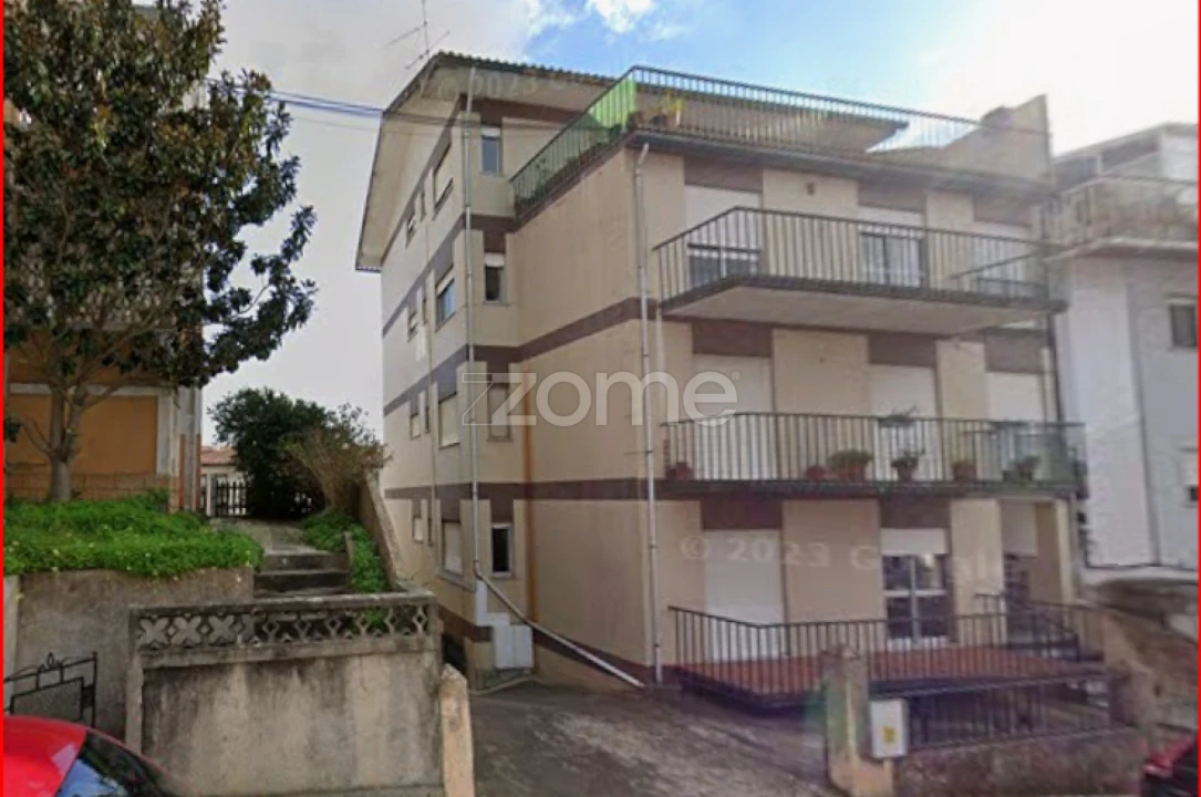 Apartamento T2 para Arrendamento em Santo Antonio dos Olivais Foto 3