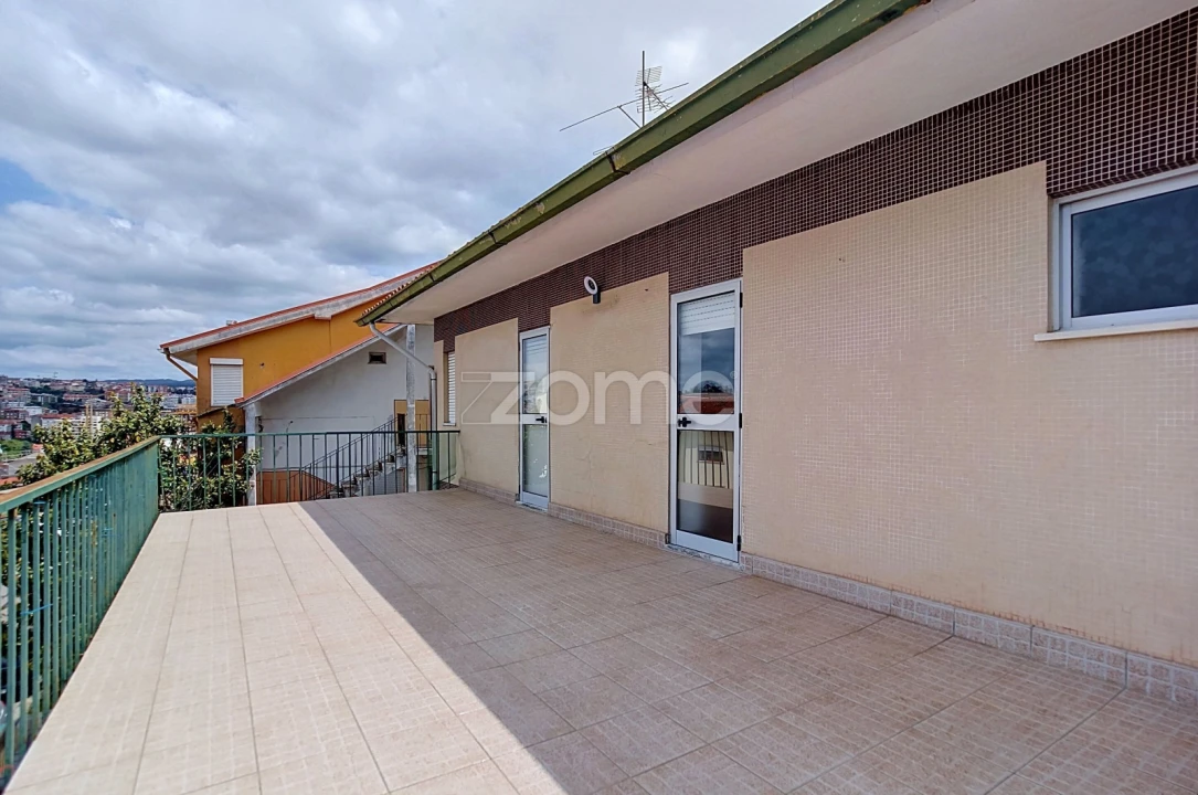 Apartamento T2 para Arrendamento em Santo Antonio dos Olivais Foto 20